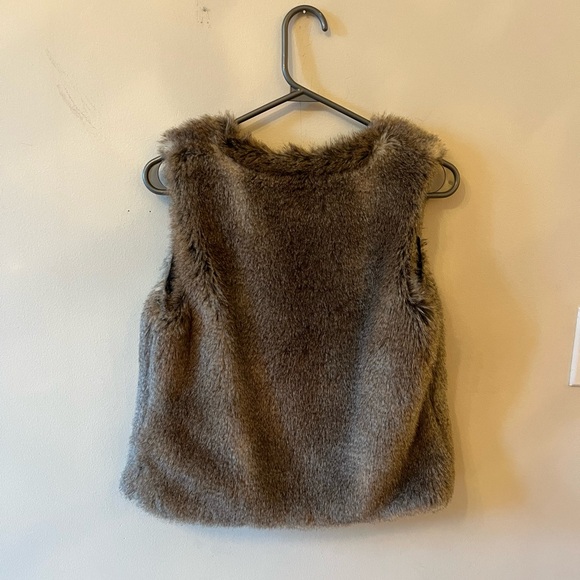 Aritzia Faux Fur Vest - Picture 6 of 7